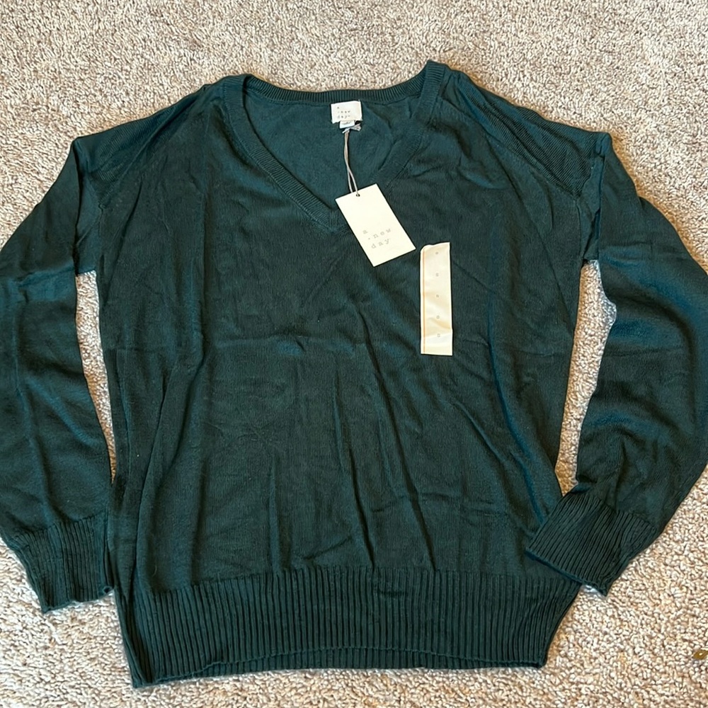 A New Day women’s v-neck sweater NWT, size small